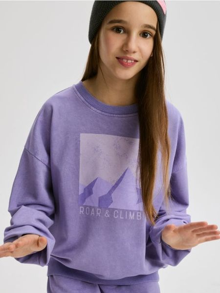 Bawełniana koszulka z nadrukiem - fioletowy. Fioletowe koszulki dziewczęce Reserved, bez wzorów, z bawełny, bez ramiączek. Za 59.99 zł.