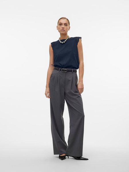 Vero Moda Koszulka w kolorze granatowym rozmiar: XL. Niebieskie bluzki damskie Vero Moda, xl, bez wzorów, z bawełny, bez kołnierzyka, bez ramiączek. Za 48.16 zł.