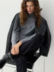 Sweter z wełny merino - szary. Szare swetry klasyczne damskie Reserved, l, z wełny, bez kołnierzyka. Za 229.99 zł.