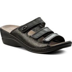 Klapki LASOCKI RST-4751-03. Czarne klapki damskie Lasocki, bez wzorów, z nubiku, bez obcasa. W wyprzedaży za 79.99 zł.