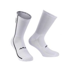 Skarpety rowerowe NORTHWAVE Apres Race Sock 18 cm biały. Białe skarpetki damskie Northwave, bez wzorów. Za 39.00 zł.
