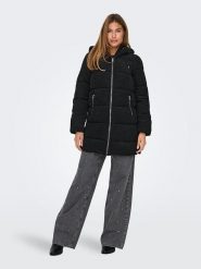 ONLY Płaszcz pikowany w kolorze czarnym rozmiar: XL. Czarne płaszcze damskie Only, xl, bez wzorów. Za 148.26 zł.