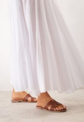 Ciemnobrązowe Klapki VICES Casual z Kwadratowym Noskiem i Wycięciami Zepaela. Brązowe klapki damskie Born2be, bez wzorów, z jeansu, bez obcasa, na płaskiej podeszwie. Za 69.99 zł.