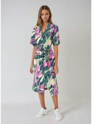 Monki Sukienka w kolorze morsko-kremowo-różowym rozmiar: S. Niebieskie sukienki damskie Monki, s, bez wzorów, z tkaniny, bez kołnierzyka, bez ramiączek, midi. Za 74.11 zł.