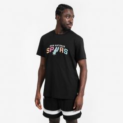Koszulka do koszykówki unisex Tarmak NBA TS 900 San Antonio Spurs. Czarne bluzki damskie TARMAK, s, bez wzorów, z bawełny, sportowe, bez kołnierzyka, bez ramiączek. Za 79.99 zł.