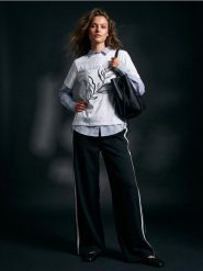 Spodnie dresowe z lampasami - czarny. Czarne spodnie sportowe damskie Sinsay, l, z dresówki. W wyprzedaży za 49.99 zł.