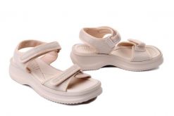 Azaleia Vera Therapy PAP AD BT313 off white, sandały damskie. Białe sandały damskie Azaleia, bez wzorów, bez obcasa, na platformie. Za 199.90 zł.