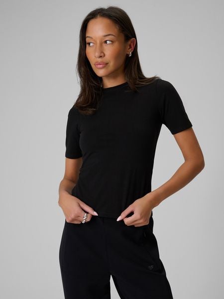 Жіночий T-shirt slim однотонний - чорний. T-shirty damskie 4f, l, bez wzorów, bez kołnierzyka. Za 699.90 zł.