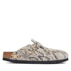 Klapki Birkenstock. Białe klapki damskie Birkenstock, bez wzorów, bez obcasa. Za 764.99 zł.