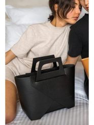 Maison héritage PARIS Skórzana torebka "Rita" w kolorze czarnym - 40 x 25 x 15 cm rozmiar: onesize. Czarne torebki klasyczne damskie maison héritage PARIS, bez wzorów, z materiału, bez dodatków. Za 391.99 zł.