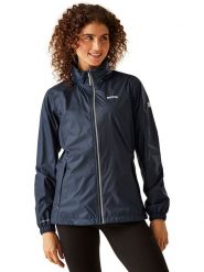 Regatta Kurtka przeciwdeszczowa "Corinne IV" w kolorze granatowym rozmiar: 42. Niebieskie kurtki przeciwdeszczowe damskie Regatta, m, bez kaptura. Za 130.95 zł.