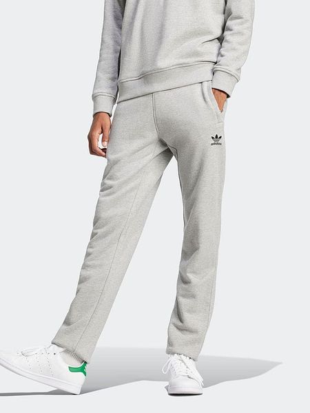 Adidas Spodnie dresowe w kolorze szarym rozmiar: XXL. Szare spodnie dresowe męskie Adidas, bez wzorów, z dresówki. Za 130.81 zł.