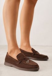 Brązowe Mokasyny z Imitacji Zamszu z Ozdobnym Przeszyciem i Zawieszką Veleyra. Brązowe mokasyny damskie Born2be, z jeansu. Za 99.99 zł.