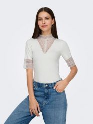 ONLY Koszulka w kolorze białym rozmiar: S. Białe t-shirty damskie Only, s, bez wzorów, z koronki, bez kołnierzyka. Za 69.95 zł.