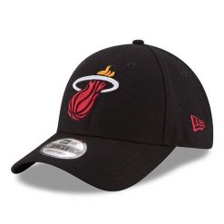 Czapka z daszkiem New Era NBA Miami Heat. Białe czapki męskie New Era, bez wzorów, z poliesteru. Za 167.50 zł.