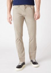 WRANGLER STRAIGHT SPODNIE MĘSKIE MATERIAŁOWE KHAKI W10TKA787 112126008. Brązowe spodnie materiałowe męskie Wrangler, bez wzorów, z jeansu. Za 219.99 zł.