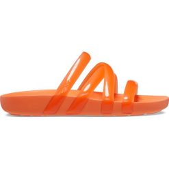 Klapki Dla Dorosłych Crocs Splash Glossy Strappy Sandal. Brązowe klapki damskie Crocs, bez wzorów, z materiału, bez obcasa. Za 119.99 zł.