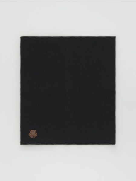 Bawełniany komin - czarny. Czarne szaliki dziecięce Reserved, z bawełny, bez ramiączek. Za 29.99 zł.