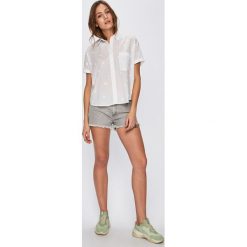 Levi's - Koszula. Białe koszule damskie Levi's, l, bez wzorów, z bawełny, casualowe, bez kołnierzyka, bez ramiączek. W wyprzedaży za 199.90 zł.
