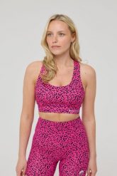 Biustonosz sportowy High Support Elite Crossback – różowa panterka. Czerwone biustonosze sportowe damskie OOSC, bez wzorów, z materiału. Za 147.99 zł.