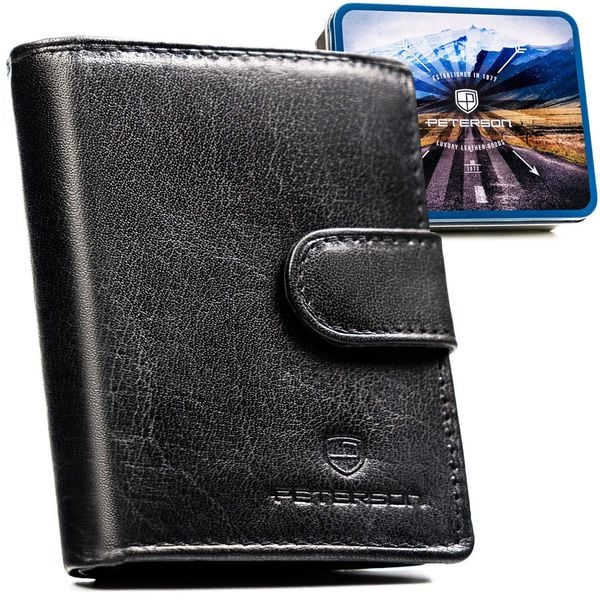 Portfel męski ze skóry naturalnej w czarnym kolorze, model zamykany zatrzaskiem - Peterson. Czarne portfele męskie Peterson, bez wzorów, ze skóry. Za 108.00 zł.