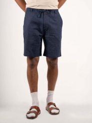 Męskie Spodenki Marcus Brad Shorts Night Navy 19-200239-7105. Niebieskie szorty męskie MARCUS, bez kołnierzyka. Za 99.99 zł.