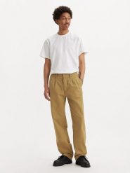 Levi's Spodnie chino w kolorze jasnobrązowym rozmiar: W33/L32. Brązowe spodnie materiałowe męskie Levi's, bez wzorów, z bawełny. Za 173.95 zł.