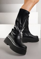 Czarne Botki na Grubej Podeszwie z Dopasowaną Cholewką Flariave. Czarne botki damskie Born2be, klasyczne, bez obcasa, na płaskiej podeszwie, bez zapięcia. Za 199.99 zł.