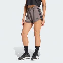 Szorty treningowe Pacer Workout Woven High Rise. Brązowe spodenki sportowe damskie Adidas, bez wzorów, sportowe. Za 149.00 zł.
