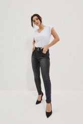 Jeansy skinny z podwójnym guzikiem grafitowe. Szare jeansy damskie MOODO. W wyprzedaży za 44.99 zł.