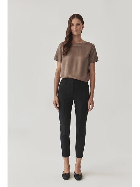 TATUUM Spodnie w kolorze czarnym rozmiar: 38. Czarne spodnie materiałowe damskie Tatuum, bez wzorów, z materiału, z podwyższonym stanem. Za 195.77 zł.