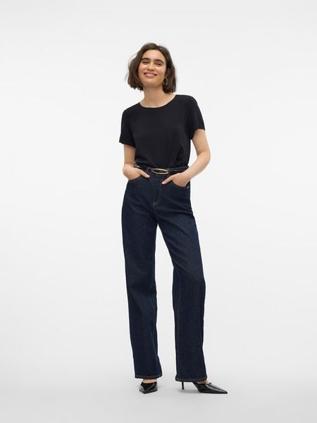 Vero Moda Bluzka w kolorze czarnym rozmiar: S. Czarne bluzki damskie Vero Moda, s, bez wzorów, z wiskozy, bez kołnierzyka, bez ramiączek. Za 48.28 zł.