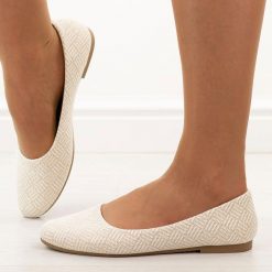 Złote baleriny damskie Evento 9047. Żółte baleriny damskie Evento, bez wzorów, z jeansu, bez obcasa, na płaskiej podeszwie. Za 89.00 zł.