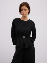 BGN Bluzka w kolorze czarnym rozmiar: 36. Czarne bluzki damskie BGN, bez wzorów, z tkaniny, bez kołnierzyka, bez ramiączek. Za 104.39 zł.