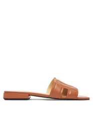 Furla Klapki Summer YJ34SUM X30000 RY000 Brązowy. Brązowe klapki damskie Furla, bez wzorów, ze skóry, bez obcasa. Za 1,069.00 zł.