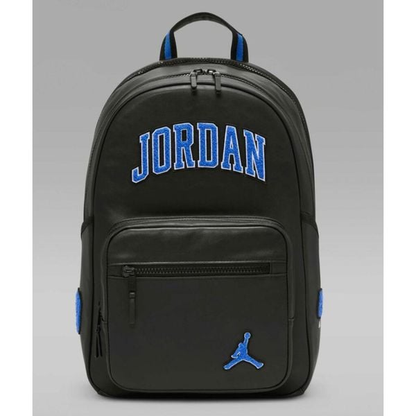Plecak szkolny na trening JORDAN BOROUGH VARSITY BACKPAC - MA9004-KB4. Czarne plecaki damskie Jordan, bez wzorów. Za 435.85 zł.