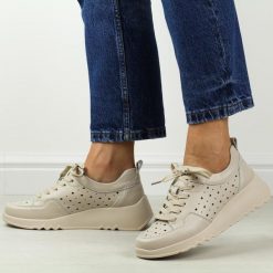 Beżowe ażurowe skórzane półbuty damskie S.Barski 482. Brązowe półbuty damskie S.BARSKI, w ażurowe wzory, ze skóry, eleganckie, bez obcasa, na koturnie. Za 239.00 zł.