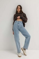 Spodnie typu relaxed fit w kolorze CLASSIC BLUE JEANS - MILES LONG-L. Niebieskie jeansy damskie Marsala. Za 349.90 zł.