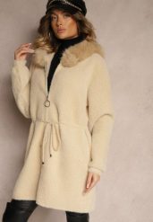 Beżowy Długi Płaszcz ze Ściągaczem w Pasie Zdobiony Futrem Delithriel. Brązowe płaszcze damskie Renee, l, z aplikacjami, z futra, eleganckie. Za 229.99 zł.