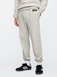 GAP Spodnie dresowe w kolorze jasnoszarym rozmiar: XL. Szare spodnie dresowe męskie GAP, bez wzorów, z dresówki. Za 91.99 zł.