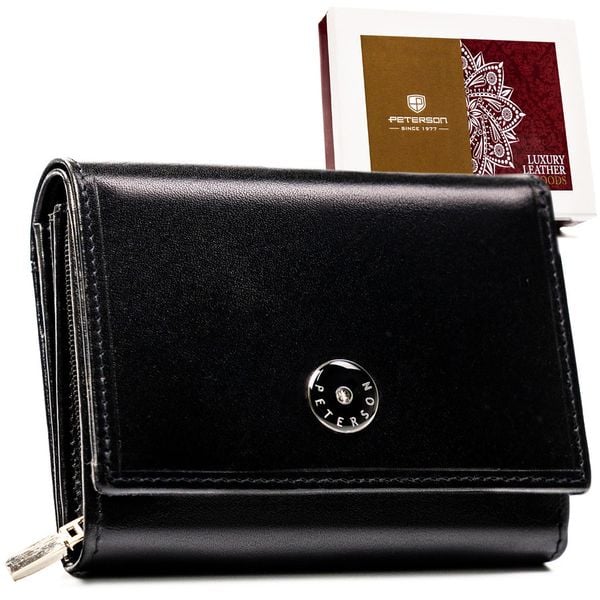 Elegancki i kompaktowy portfel damski w czarnym kolorze wykonany ze skóry naturalnej - Peterson. Czarne portfele damskie Peterson, bez wzorów, ze skóry. Za 103.99 zł.