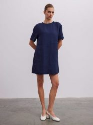 BGN Sukienka w kolorze granatowym rozmiar: 36. Niebieskie sukienki damskie BGN, na co dzień, bez wzorów, bez kołnierzyka, bez ramiączek, mini, proste. Za 83.03 zł.