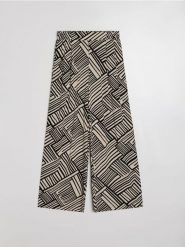 Wiskozowe spodnie wide leg z abstrakcyjnym wzorem - wielobarwny. Spodnie materiałowe damskie Sinsay, bez wzorów, z wiskozy. Za 39.99 zł.