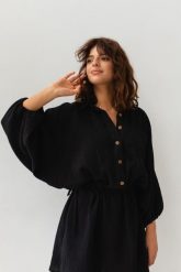 Sukienka typu kimono z muślinu w kolorze czarnym - SAVANNAH BLACK-M/L. Czarne sukienki damskie Marsala, na co dzień, na lato, l, bez wzorów, z bawełny, bez kołnierzyka, bez ramiączek, dopasowane. Za 279.90 zł.