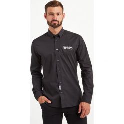 Koszula męska VERSACE JEANS COUTURE. Koszule męskie Versace Jeans Couture, m, bez wzorów, z jeansu, bez kołnierzyka, bez ramiączek. W wyprzedaży za 629.30 zł.