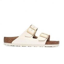 Klapki damskie Birkenstock Arizona. Białe klapki damskie Birkenstock, bez wzorów, z jeansu, bez obcasa. Za 391.40 zł.