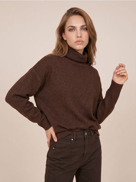 Sweter z golfem i domieszką wełny - brązowy. Brązowe golfy damskie Sinsay, l, bez wzorów, z wełny, bez ramiączek. Za 45.99 zł.