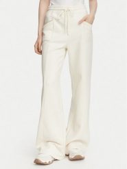 Guess Spodnie dresowe W6YB31 K5319 Kremowy Wide Leg. Białe spodnie dresowe damskie Guess, l, z aplikacjami, z dresówki. Za 434.99 zł.