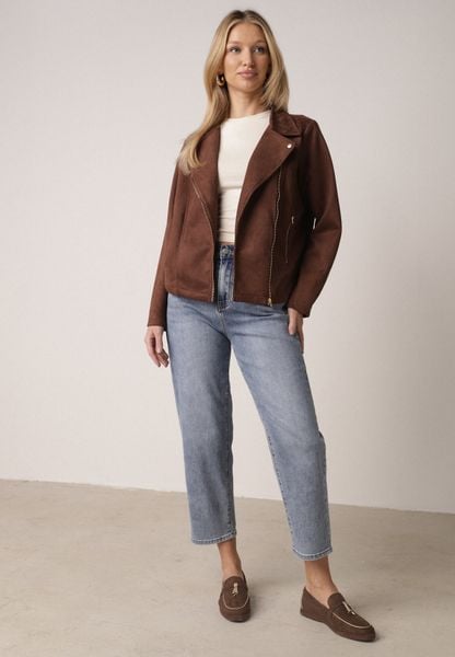 Niebieskie Jeansy z Bawełną o Kroju Mom Fit z Wysokim Stanem Kallis. Niebieskie jeansy damskie Born2be, z podwyższonym stanem. Za 109.99 zł.