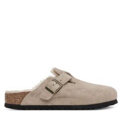 Klapki Birkenstock. Brązowe klapki damskie Birkenstock, bez wzorów, bez obcasa. Za 649.99 zł.